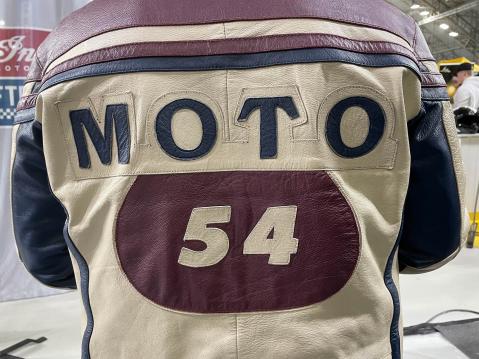 Moto 54
