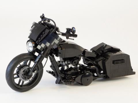 Bricksonwheelsin rakentama Harley-Davidson Street Glide.