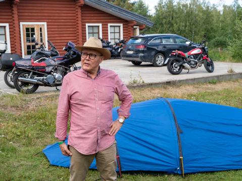 Kuopion Moottoripyöräclubin Aarne Saali toimi oppaanamme.