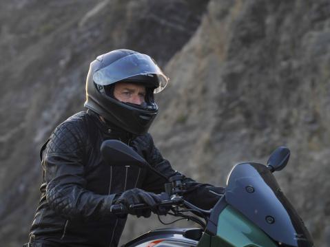Ewan McGregor ja uusi Moto Guzzi V100 Mandello.