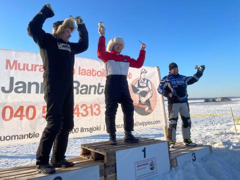 Master-luokan podium. Poikkeuksellisesti KTM:lla kilpaillut Janne Rantala (vas.), Antti Pekkonen ja Raimo Mononen.