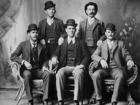The Wild Bunch, eli  Sundance Kidin (istumassa vasemmalla) ja Butch Cassidyn (ist. oikealla) Hurja Joukko.