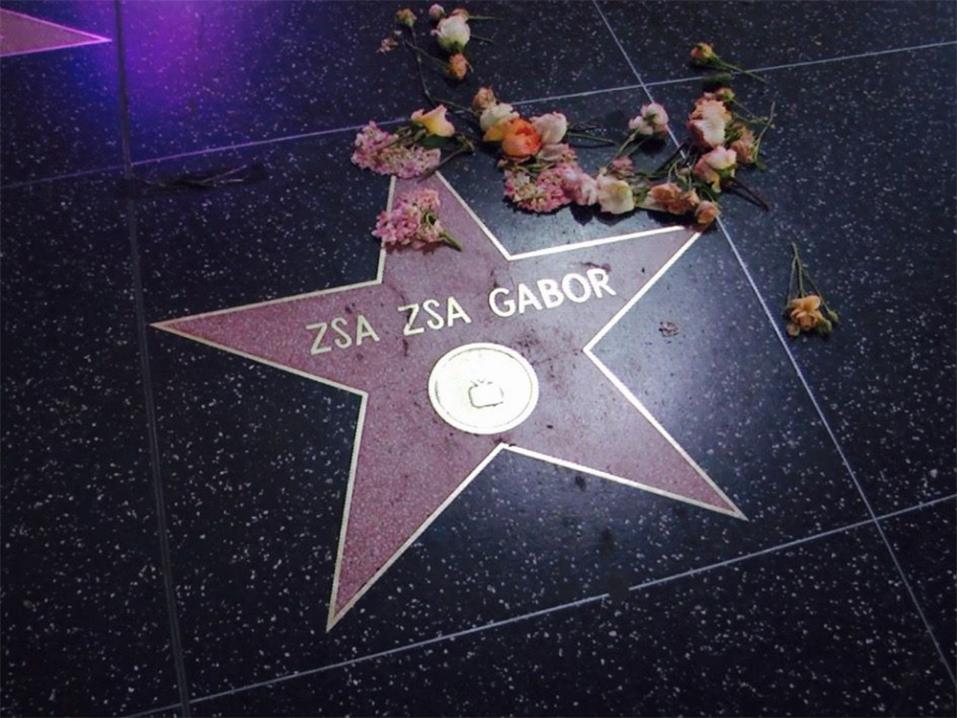 Zsa Zsa Gaborin tähti Hollywoodin Walk of Famella.