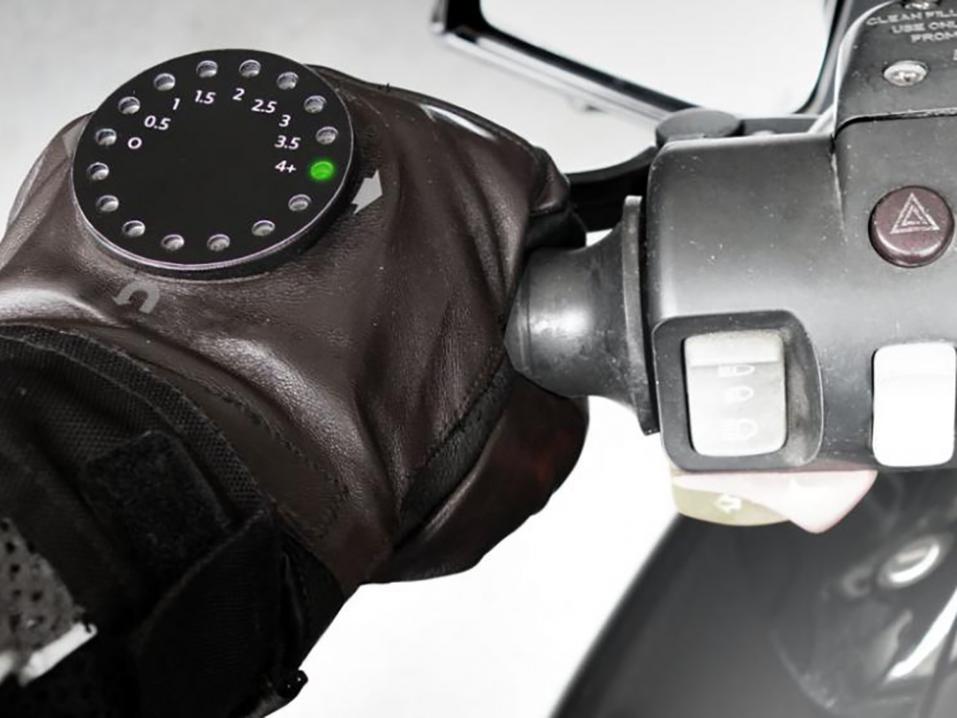 Turnpoint Smart Glovesin ledikiekko ohjaa navigointia.