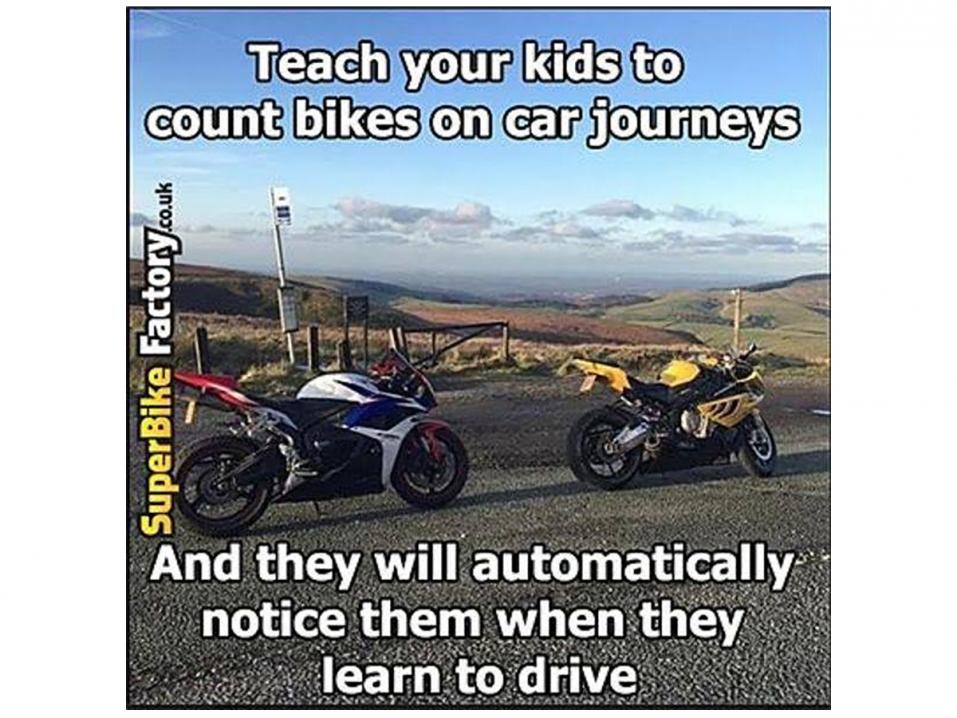 Opetusmetodi parasta laatua? Näin lapset oppivat mieltämään moottoripyörät normaaliksi osaksi liikennettä ja siten myös huomaamaan heidät aikuisinakin.