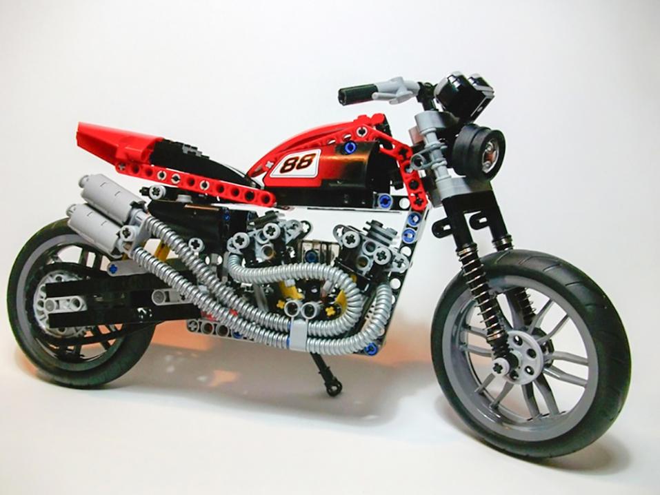 Kurt Soaresin legoista rakentama Harley-Davidson XR1200.