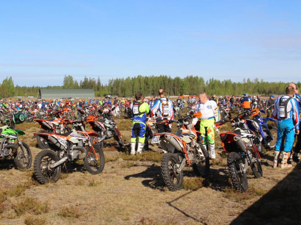 <p>Viime vuonna ensimmäistä kertaa ajettu Vierumäki Grand National pyrkii keräämään ison joukon lajiemme harrastajia kasaan.</p>