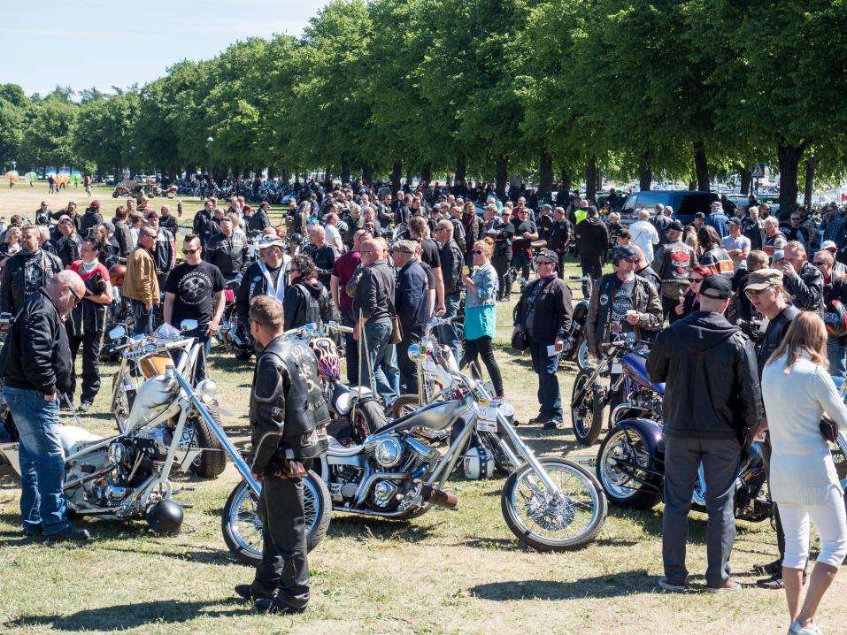 Helsinki Bike Show 2018. Lämmin kesäpäivä ja Kaivopuisto. Sata pyörää näytillä ja satoja katsojien pyöriä. Lisäksi vielä tuhansia katsojia. Tunnelma oli täydellinen.