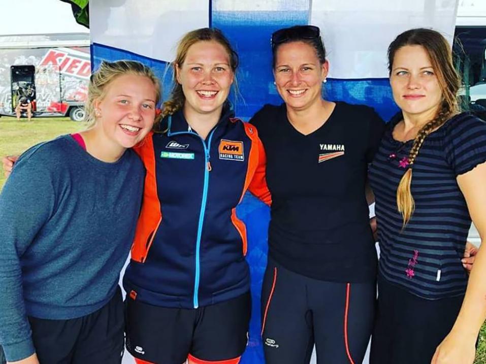 Iina Turkki, Sanna Kärkkäinen, Marita Nyqvist, ja Pauliina Sievänen saavuttivat naisten EM-hopeaa endurokauden 2018 päätteeksi. Kuva: Petteri Silvan.