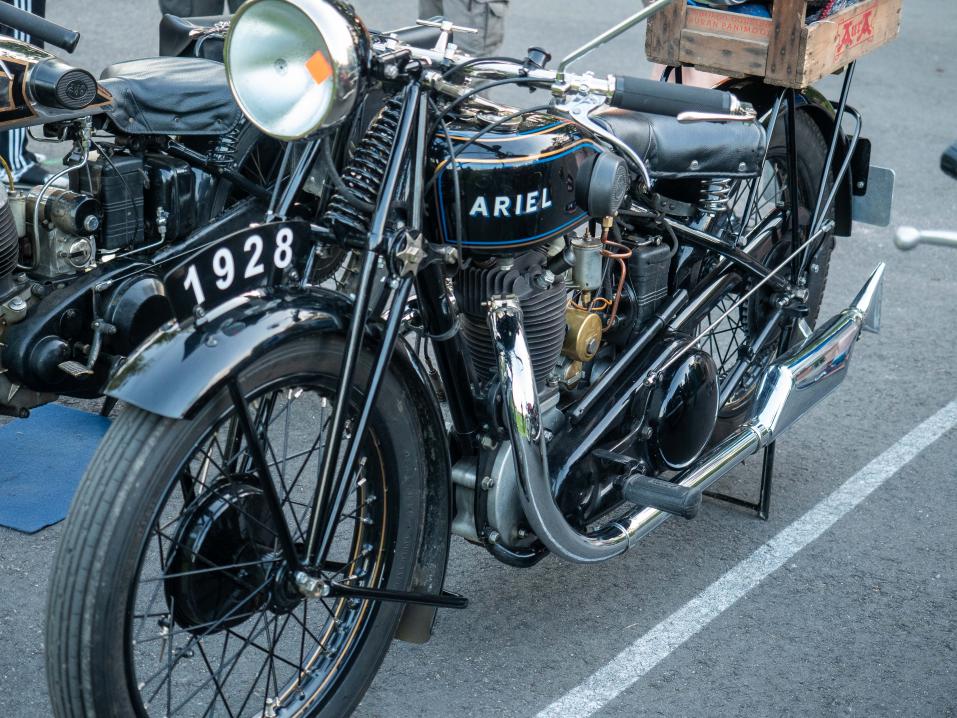 Suomen ainoa Ariel Model E 500 Supersport vuosimallia 1928. Pyörä on entisöity pieteetillä.