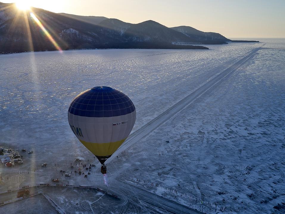 Baikal Milen rata jäällä on kohtuullisen karun näköinen.
