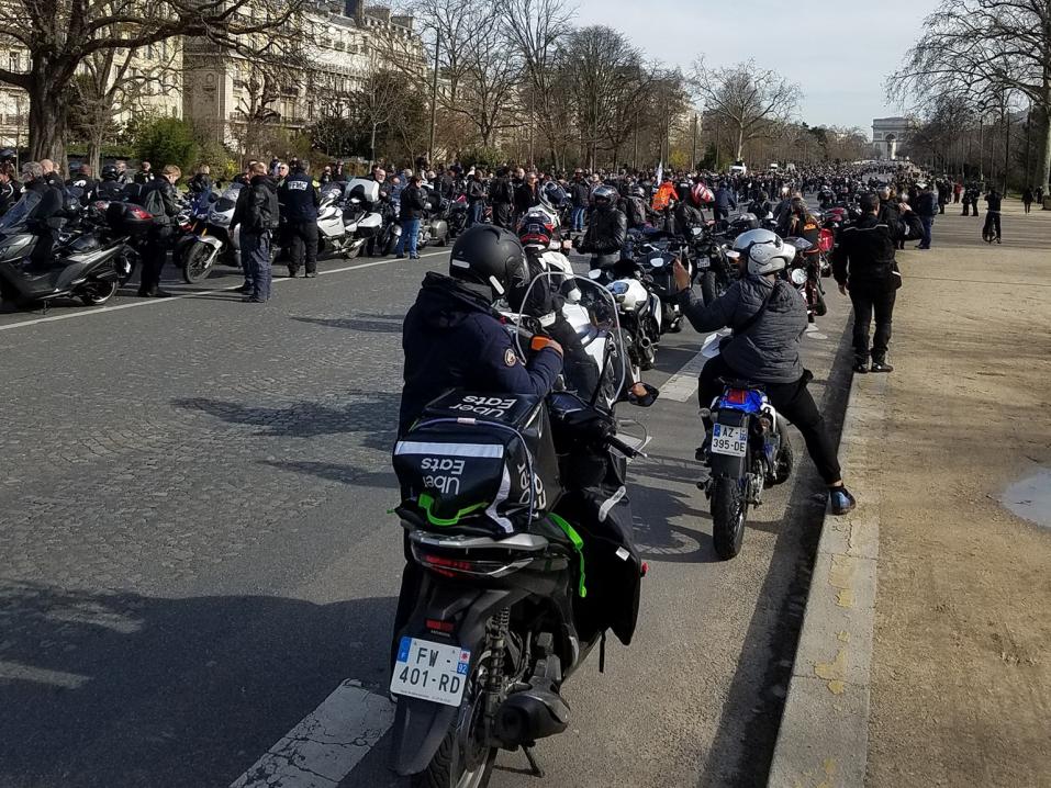 FFMC:n jäseniä Pariisin kaduilla lauantaina 20.2.2021 osoittamassa mieltään kaistojen välissä ajon eli splittauksen sallimiseksi.