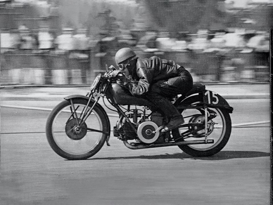 1949 Moto Guzzi Gambalunghino. 250-kuutioisella voitettiin maailmanmestaruus sekä 1949 että 1950.