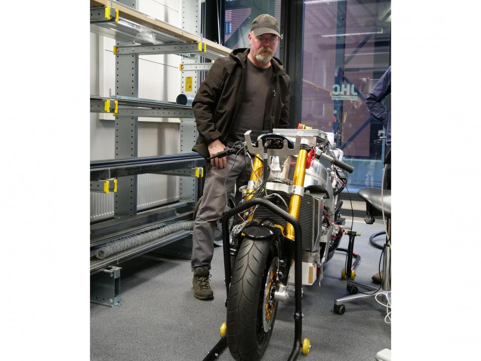 <p>Jamie Hyneman vieraili marraskuun puolivälissä Lappeenrannassa tutustumassa sähkömoottoripyörän kehitystyöhön.</p>
<div> </div>