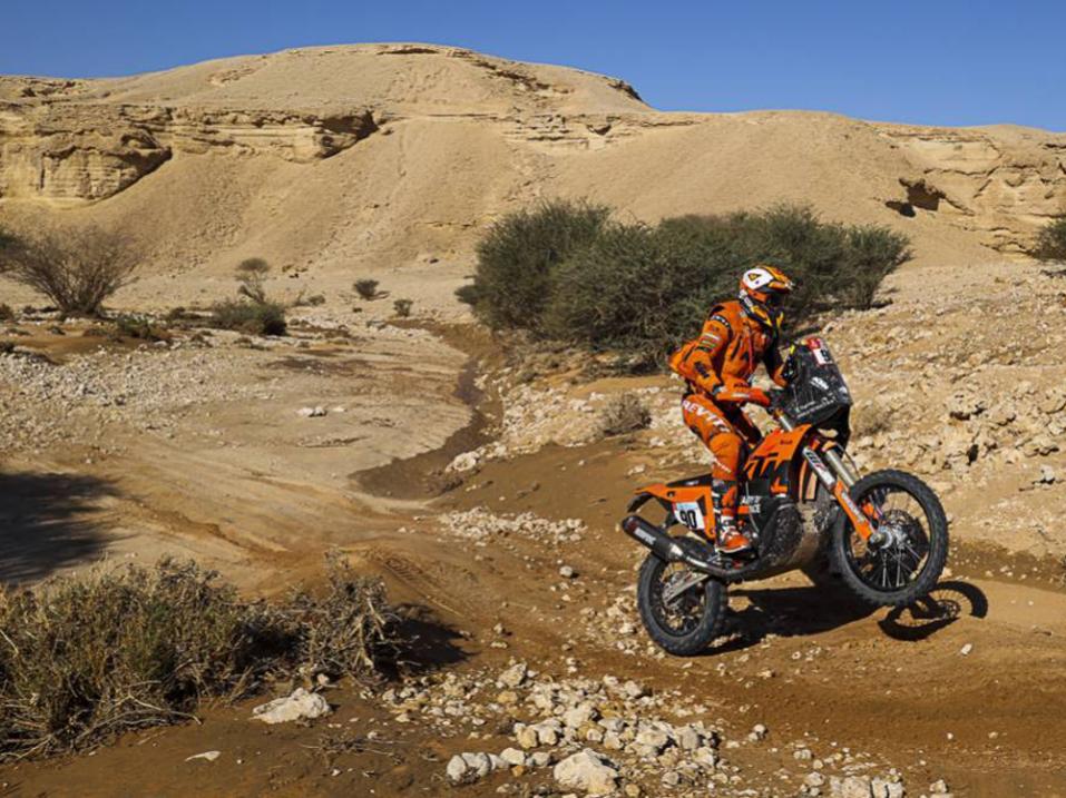 Danilo Petrucci, KTM. Entinen MotoGP-kuljettaja teki historiaa voittamalla etapin ensimmäisessä Dakar Rallyssaan. Kuva J. Delfosse DPPI.