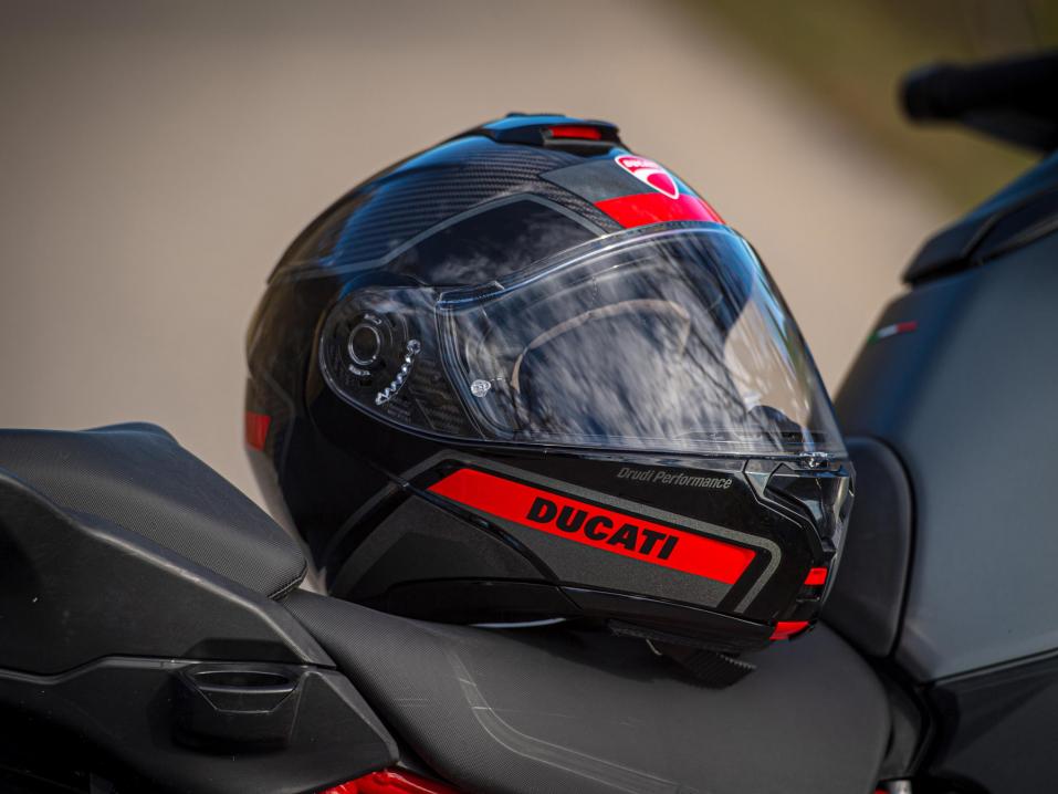 Ducati Horizon V2, avattava hiilikuitukypara.