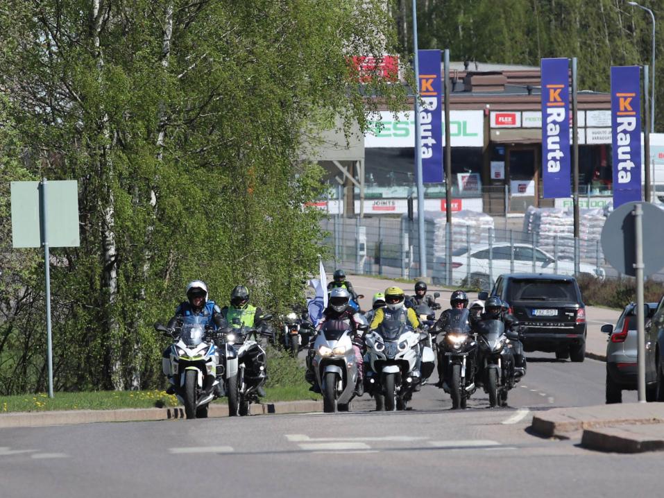 Paraati on liikenteessä. Kuva: Juha Harju / Harjukuvat.