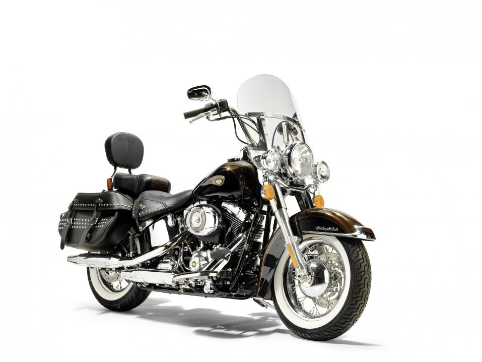 Paavi Benedictukselle lahjoitettu Harley-Davidson 1,690cc FLSTC 103 Heritage Softail Classic.