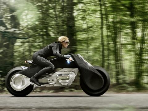 BMW:n Visio 100 - moottoripyörä 30 vuoden kuluttua. Moottori laajenee vain ajossa ja on päästeetön.