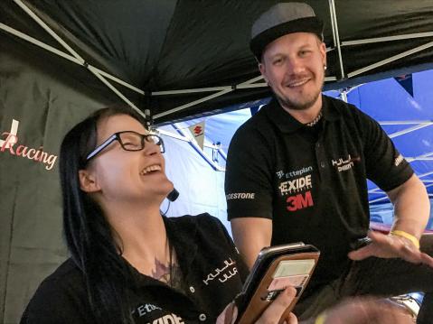 Kulju Racing-teamissa nauretaan paljon. ’Meidän juttujen taso on aika alhaalla’, paljastaa Ulla Kulju.