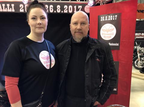 Irina Vammelvirta ja rallireitistä vastaava Jari Virkkunen.