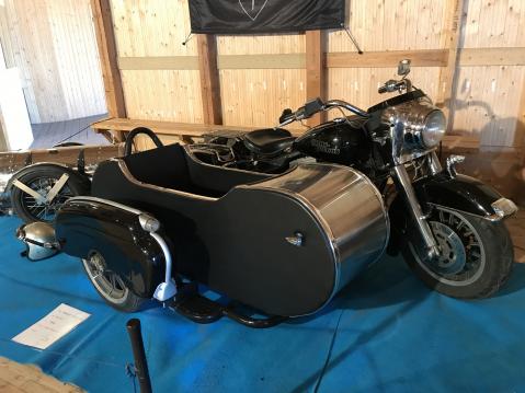 Simo Tonttin  Harley Davidsoniin rakentama sivuvaunu on suunniteltu koiran tarpeita vastaavaksi. 