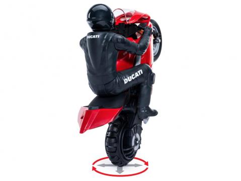 Spinmaster Upriser Ducati Panigale V4 S RC voi liikkua mihin tahansa suuntaan wheelien aikanakin.