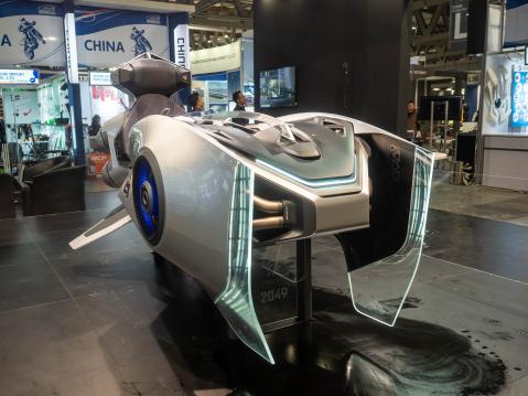 Nonzero on tosissaan futuristinen tulevaisuuden ajoneuvon mielikuva.