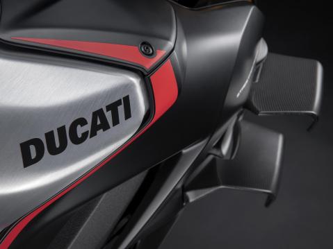 Vuosimallin 2022 Ducati Streetfighter V4 SP.