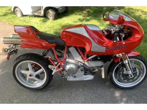 2002 Ducati MH 900. Kuva on kuvituskuva, ei se pyörä, joka oli paketissa.