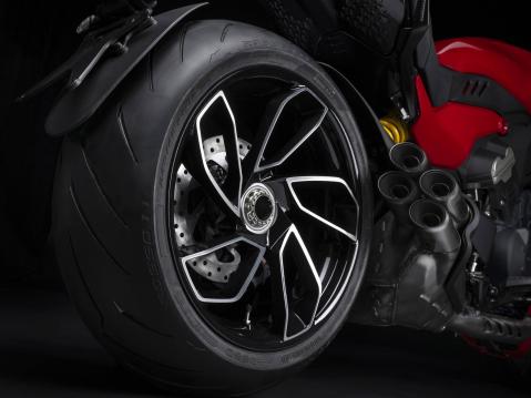 Mallivuoden 2023 Ducati Diavel V4.