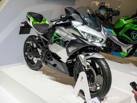 Kawasaki esitteli EICMA-messuilla Ninja EV:n. Sähköinen Ninja tulee myyntiin 2023.
