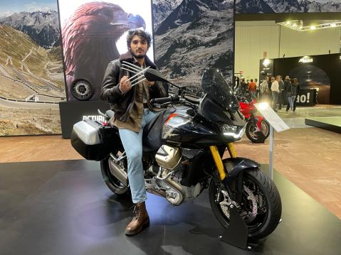 Moto Guzzi V100 Mandello S. Maailman ensimmäinen moottoripyörä, jossa on itsestään säätyvät ilmanohjaimet.