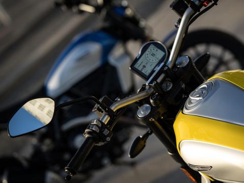 Mallivuoden 2023 Ducati Scrambler Icon. Joko taman mittariston suunnittelussa on kaytetty suomalaista teknologiaa?