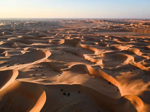 Dyynimaisemaa Dakar Rallyn viidentenä kisapäivänä Al-Hofufin ja Subaytah'in välillä Saudi-Arabiassa. Kuva Eric Vargiolu.
