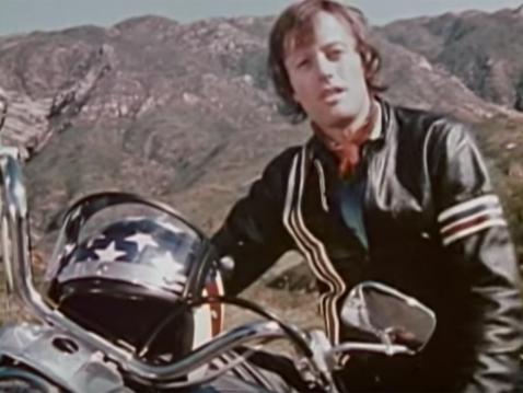 Easy Rider -elokuvan Peter Fonda toimii opetuselokuvan kertojana.