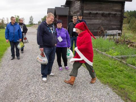 Tiinalta kuulimme parhaat tarinat. Myös istuttamatta jääneistä kasvimaista.