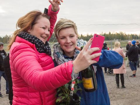 Monet halusivat selfien maailmanmestareiden kanssa.