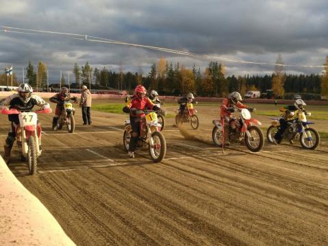 Flat Trackin finaali starttaa auringonlaskuun. Kuva Heini Antila.