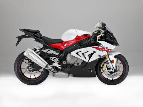 BMW S 1000 RR vuosimallia 2017.