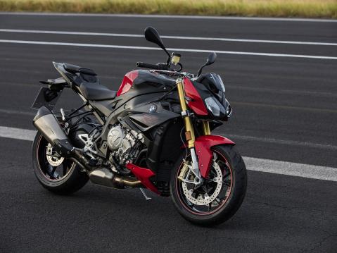 BMW S 1000 R vuosimallia 2017