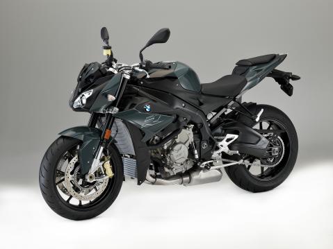 BMW S 1000 R vuosimallia 2017