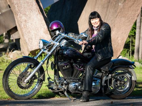 Kiki ei tiennyt tulevasta pyörästään muuta kuin että sen piti olla tietyn näköinen; linjakas ja musta. Ja oikea vastaus oli vuosimallin 92 Softail.