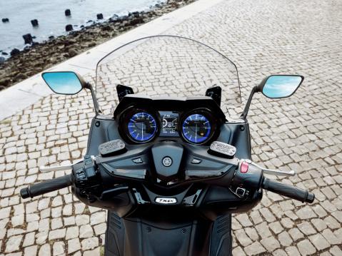 Yamaha TMAX 2017 -skootteri vuosimallia 2017.