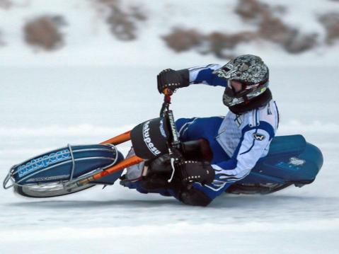 Tomi Tani nähdään jälleen vauhdissa jääspeedwayssa. Kuva: Timo Eronen