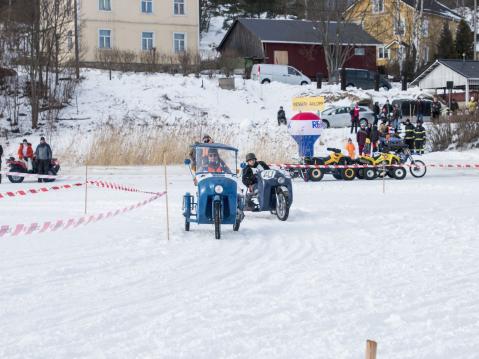 Hamarin Saaristoajoissa nähtiin monenlaisia mopoja kisaamassa. Valokuva Antti-Jukka Tuomela.