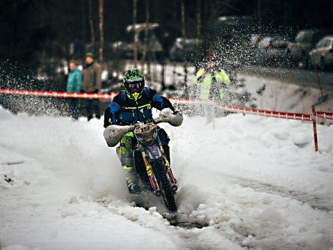 ET13_Ravioskorpi. Matthew Phillips tien päällä. Kuva Milla Vahtila.