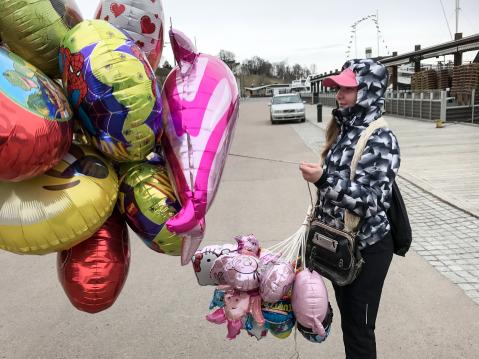 Sinnikäs ilmapallokauppias Johanna Jurvanen.