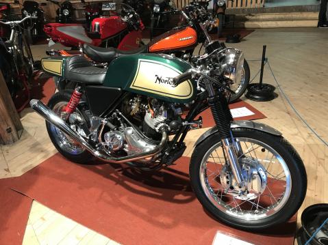 Norton 750 Cafe Racer voitti Classic-sarjan Jyväskylässä.