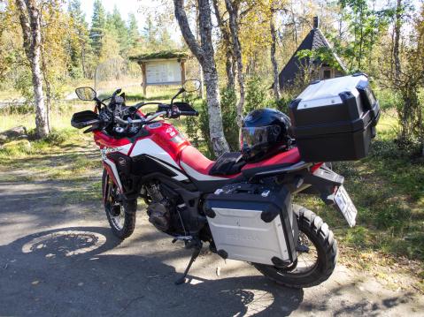 Honda CRF1000L Africa Twin Vuotson Sompiojärvellä.